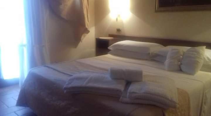 Agriturismo Lupo Cerrino タルクイーニア エクステリア 写真