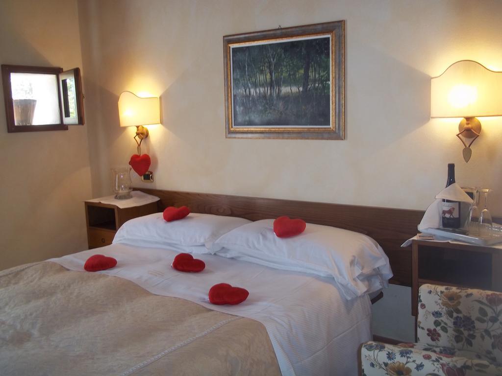 Agriturismo Lupo Cerrino タルクイーニア エクステリア 写真