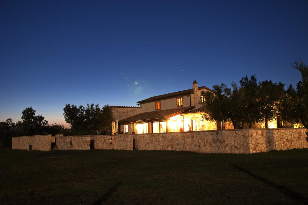 Agriturismo Lupo Cerrino タルクイーニア エクステリア 写真